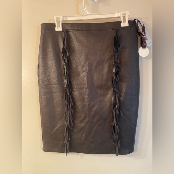 Hale Bob NWT black vegan leather fringe skirt - Picture 10 of 10